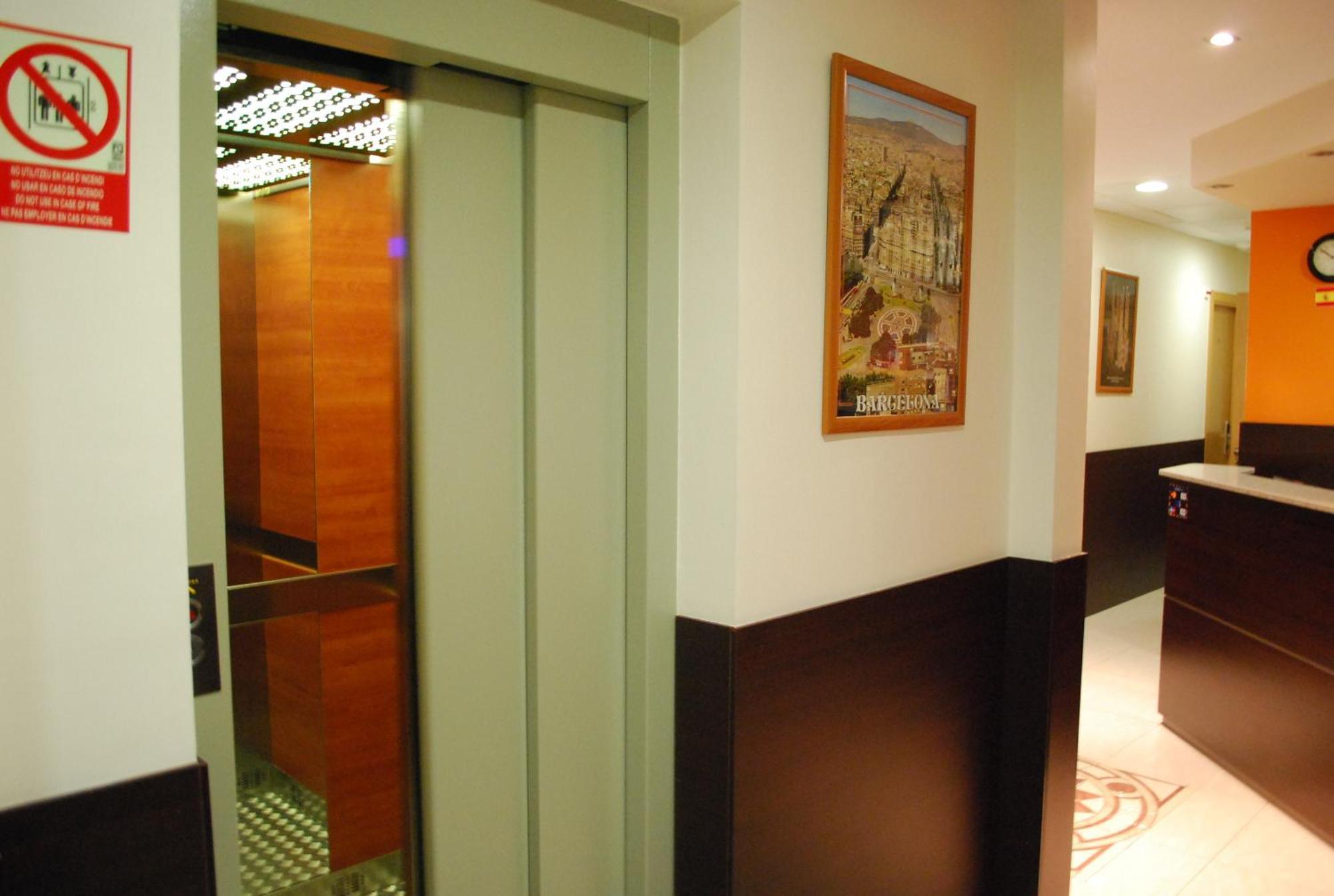 Hostal Las Flores Ramblas Barcelona Eksteriør bilde