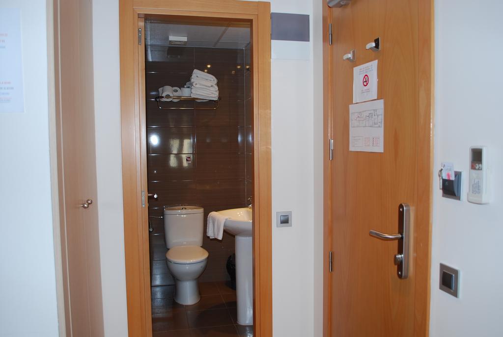 Hostal Las Flores Ramblas Barcelona Eksteriør bilde