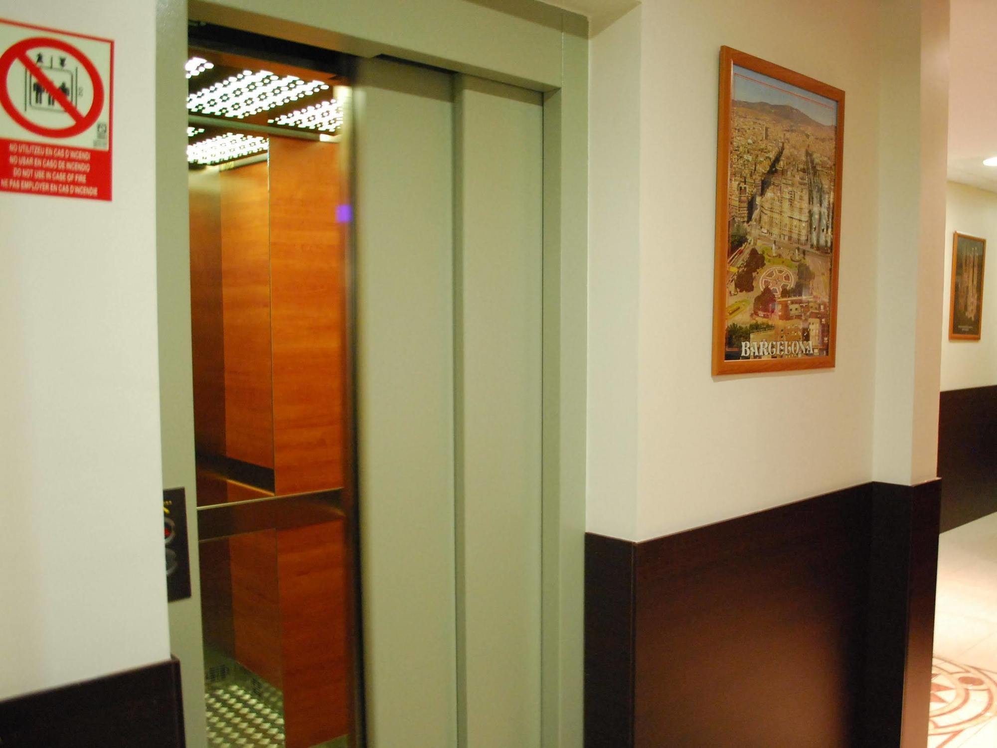 Hostal Las Flores Ramblas Barcelona Eksteriør bilde
